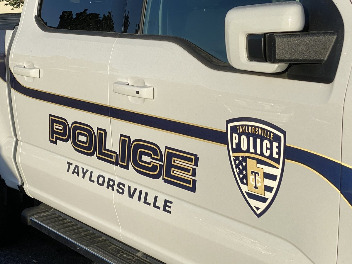 SLCScanner's tweet photo. #Breaking #Taylorsville 6020 S Redwood Rd. #TVPD investigating crash with #ShotsFired. 1 victim was #shot and was just transported to a local trauma center. #RedwoodRd will be #closed for several blocks while they look for casings. Suspect vehicle fled. (Media Stage 5800 Shopko) https://t.co/LzdaxMcMxk