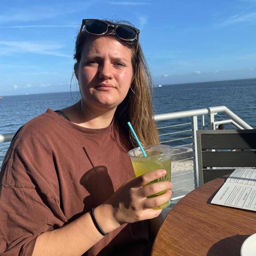 phadeStraws's tweet photo. In December, any time you can sit on the water in short sleeves feels good. Savannah's enjoying the day @DocFords. They love our planet, and that's why they switched to marine biodegradable #phadebluestraws! #blueisthenewgreen #docfords
📸: Savannah Gerolstein https://t.co/Gclc6zlTen