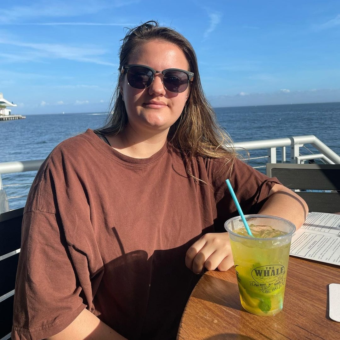phadeStraws's tweet photo. In December, any time you can sit on the water in short sleeves feels good. Savannah's enjoying the day @DocFords. They love our planet, and that's why they switched to marine biodegradable #phadebluestraws! #blueisthenewgreen #docfords
📸: Savannah Gerolstein https://t.co/Gclc6zlTen