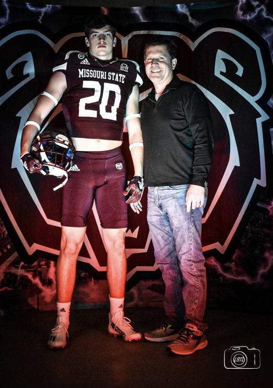 EthanStuhlsatz's tweet photo. Had a great time on my OV at Missouri State! 🐻 https://t.co/ovcMLzC9L8