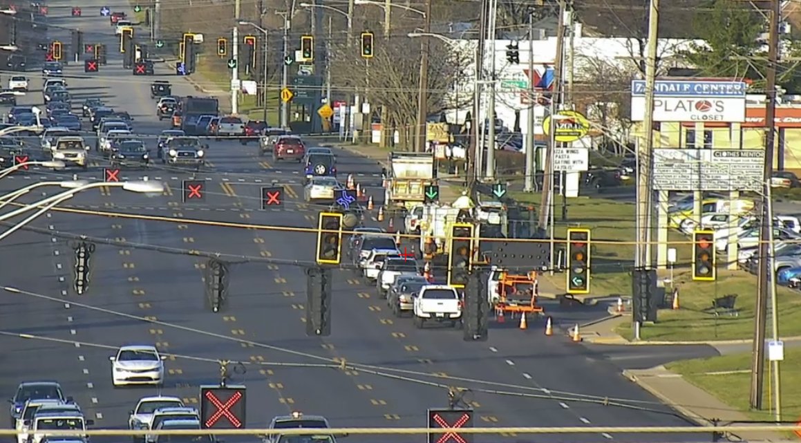 lexwrecks's tweet photo. Gas Main Repairs on Nicholasville Rd at Zandale Dr -

The inbound right lane is blocked as crews progress on emergency gas main repairs.  Use added caution if traveling in this area and watch for work crews. https://t.co/xOQSfgMxIH