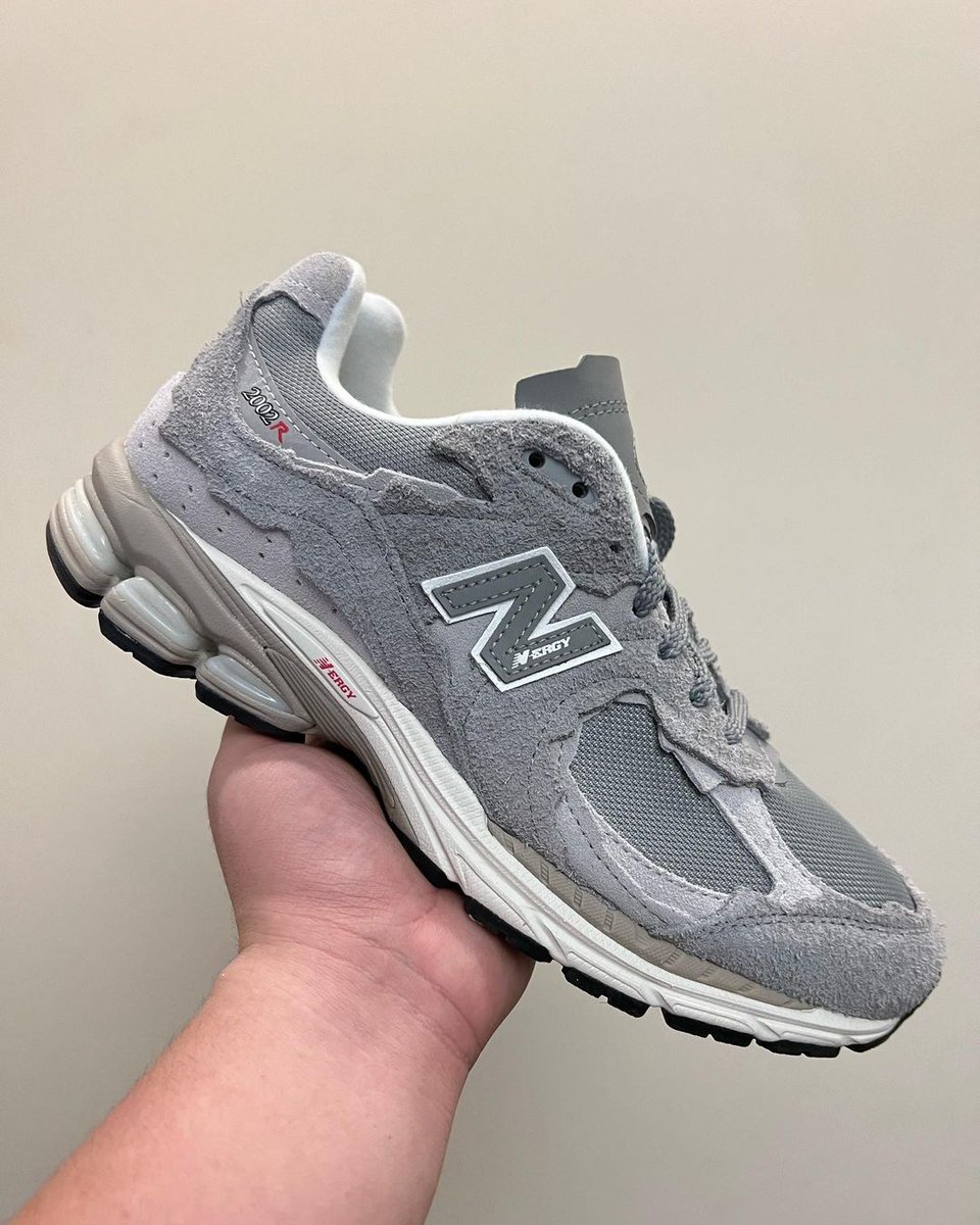 SneakerNews's tweet photo. More New Balance 2002R "Protection Pack" colorways are on the way for 2023 https://t.co/r0WXm0ds0R