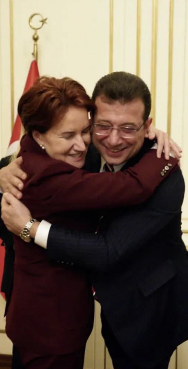 maVi_keLebek_3's tweet photo. #SONDAKİKA
Merak bu..😊
#imamoğlu şimdi İyi partili mi oldu..
Yoksa #meralakSener cehape'li mi..🙄🤪
#tiyatro #ZorumaGidiyor
Yüzyılın Sahtekârı
#SonSoezueEYTSoeyler
#Sarachanedeyiz ama #MilletNeDer
#AZKALDI #yargı #karar #ahmakca https://t.co/NtYIEo22mt