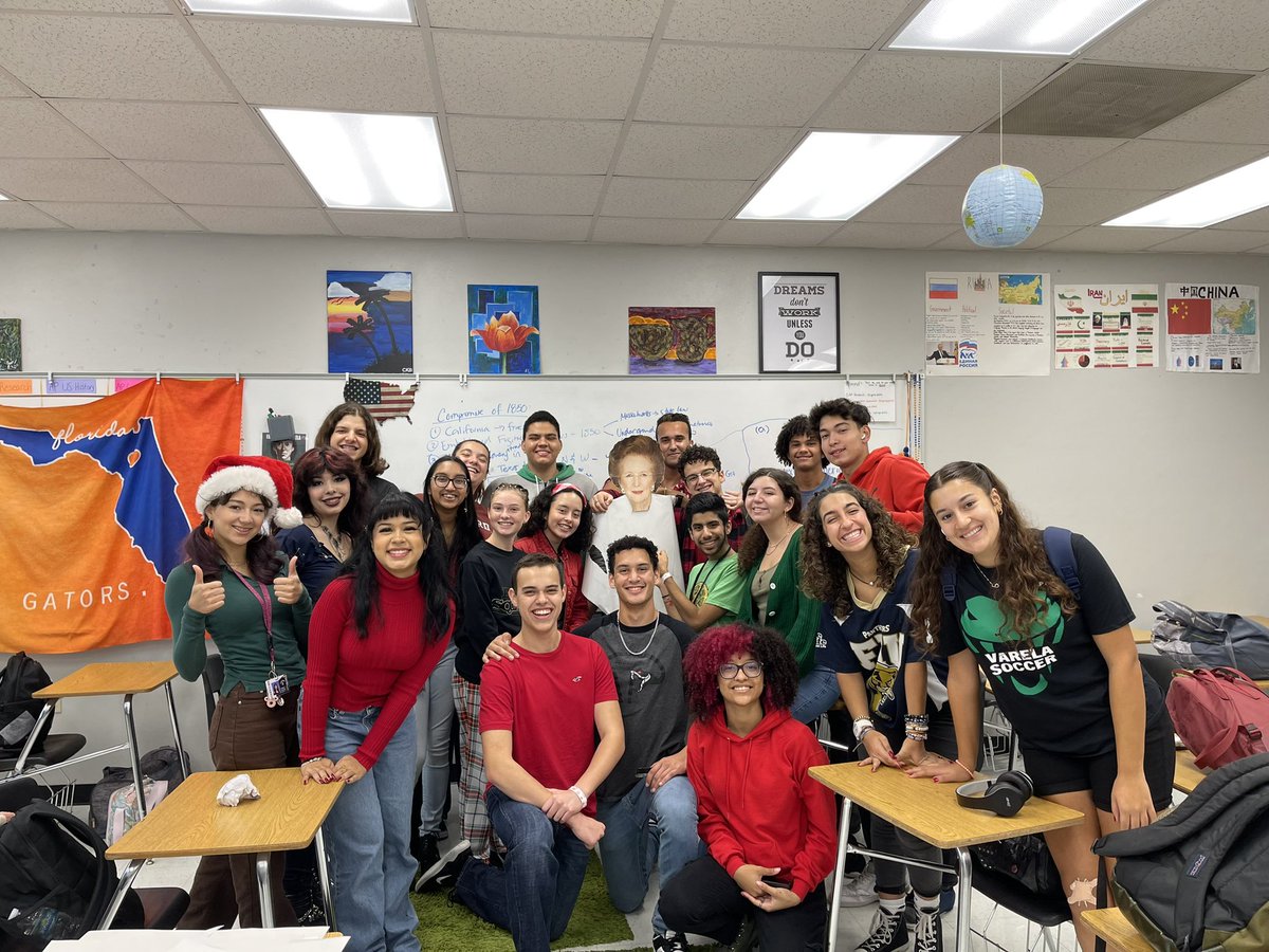 FelixVarelaHS's tweet image. Ms. Alonso’s #APComparative students are working on a research project of different leaders in each course country. They wanted to pose with Margaret today 😁 #WeAre #Varela #Vipers🐍 @AP_Trevor