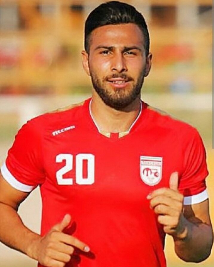 Por favor, se los ruego, ayúdenme a hacer campaña para que no asesinen al joven futbolista  iraní AMIR NASR-AZADANI. Es un ser humano. #SOS #SOS #SOS #SOS
