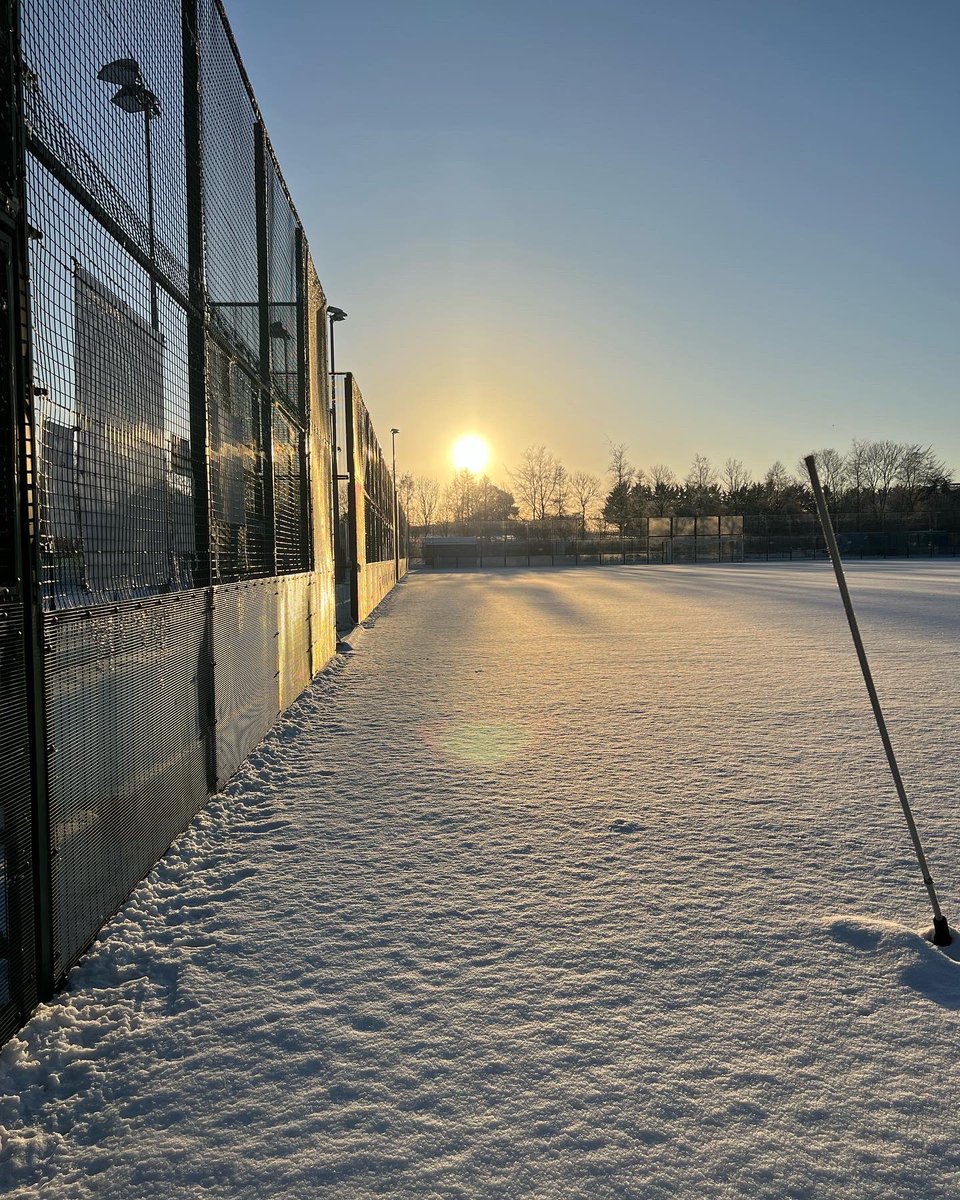 Our outdoor facilities may still be looking like a winter wonderland but inside our centres are welcoming and warm. Come and see us and escape the cold for a while 🏋🏾⛹🏼‍♀️🧘🏽‍♂️🏊🏻‍♂️
#fitterhealthierhappier #winterwonderland #warmandwelcoming #fitness #mentalwellness #workout #swimming