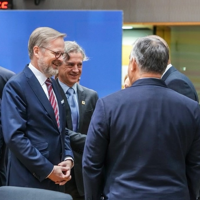 🇪🇺 #EUCO | ⚡⚡⚡ Megadeal confirmed! EU member states approved a compromise on €18 billion for #Ukraine, minimum #tax for big corporations, #Hungary’s #RRP &amp; budget #conditionality. Written procedure has now concluded. #EU2022CZ delivers right up to the last minute!