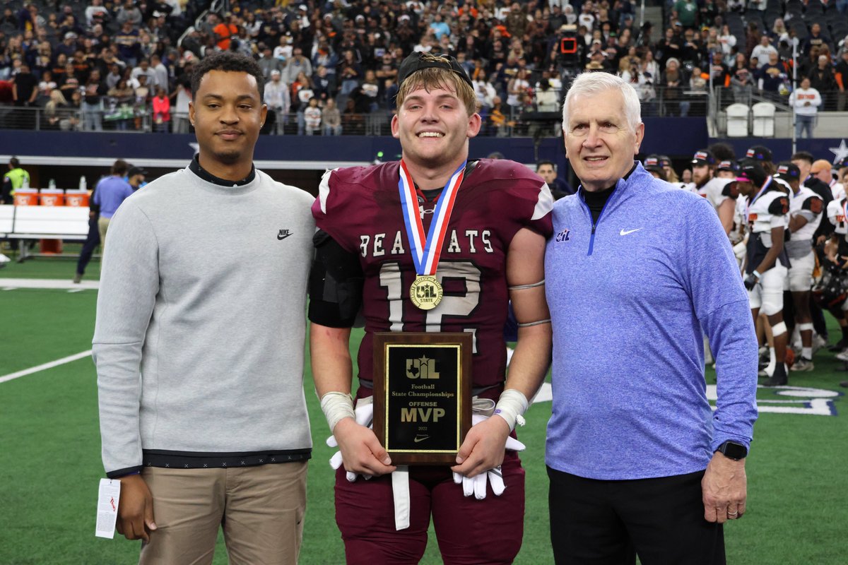 uiltexas's tweet photo. #12 Austin Cumpton (Hawley) earned the Championship Game Offensive MVP with 151 rushing yards and four touchdowns. 
#UILState #MVP 

📸 @pantherprints1 Destiny Garrity https://t.co/gdXledgIu9