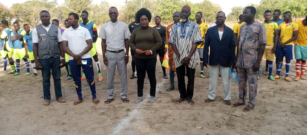 Coup d'envoi ce mercredi 14 décembre 2022 au lycée Namon dans la commune Dankpen 2 du gala de la Paix organisé par le Conseil Épiscopal Justice et Paix (CEJP). Le coup d'envoi a été donné par Madame le Maire TITTORA NARE Tanma en présence des membres du CEJP ...
