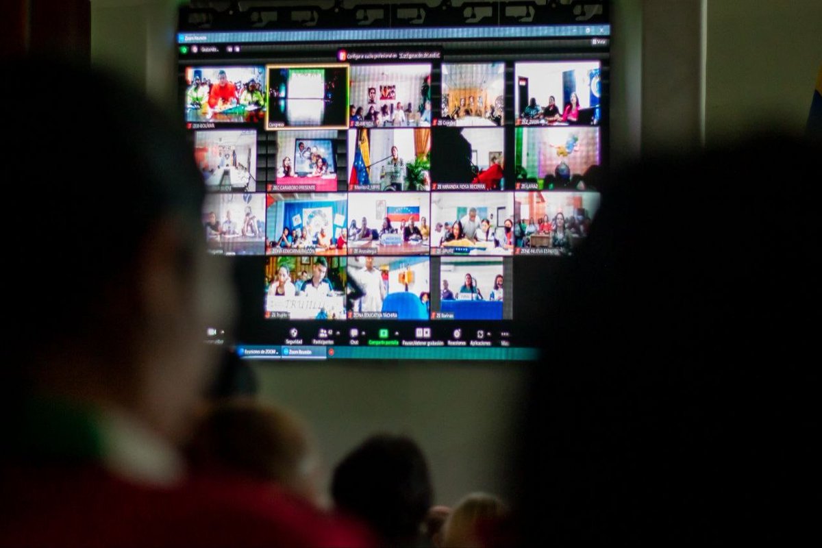 Estuvimos en el Encuentro de Gestión Territorial Educativa: "Experiencias transformadoras, centros de desarrollo de la calidad educativa de #Caracas". Escuchamos la presentación de las experiencias transformadoras de la Gestión Educativa,Curricular,Calidad Educativa y Formación.