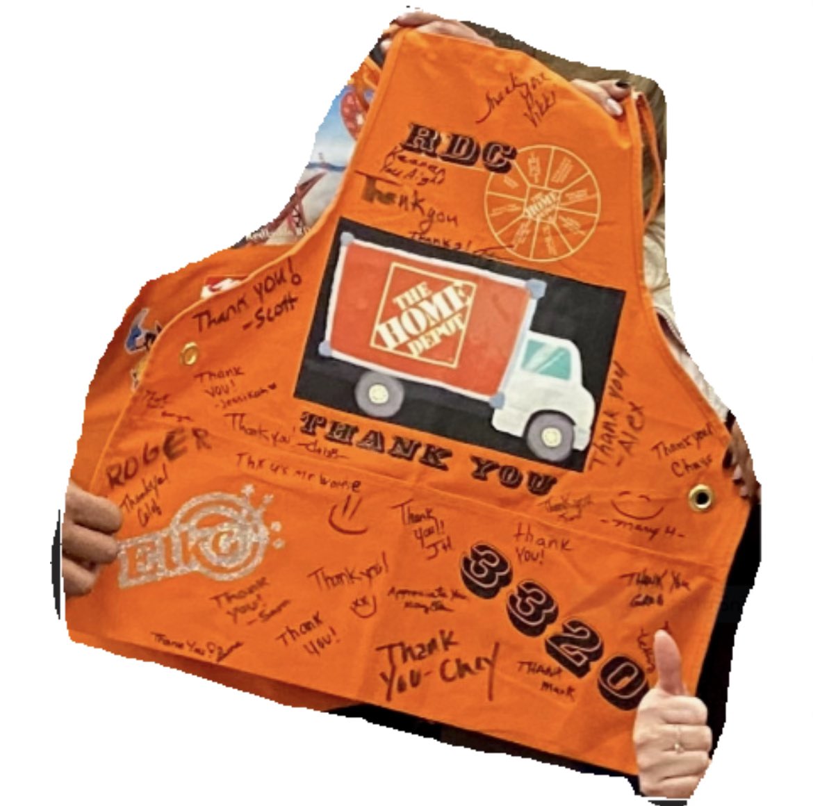 Summer5087's tweet image. Freight &amp;amp; Receiving Team Appreciation Week was a huge success! Loved the thoughtful Thank You cards, emails &amp;amp; pictures we received! Not to mention a signed apron from store 3302! So grateful for my THD Family!🎄🦌🌟@rayray5641 @LourdesThd @SonyaTransport1 @RobLo5087