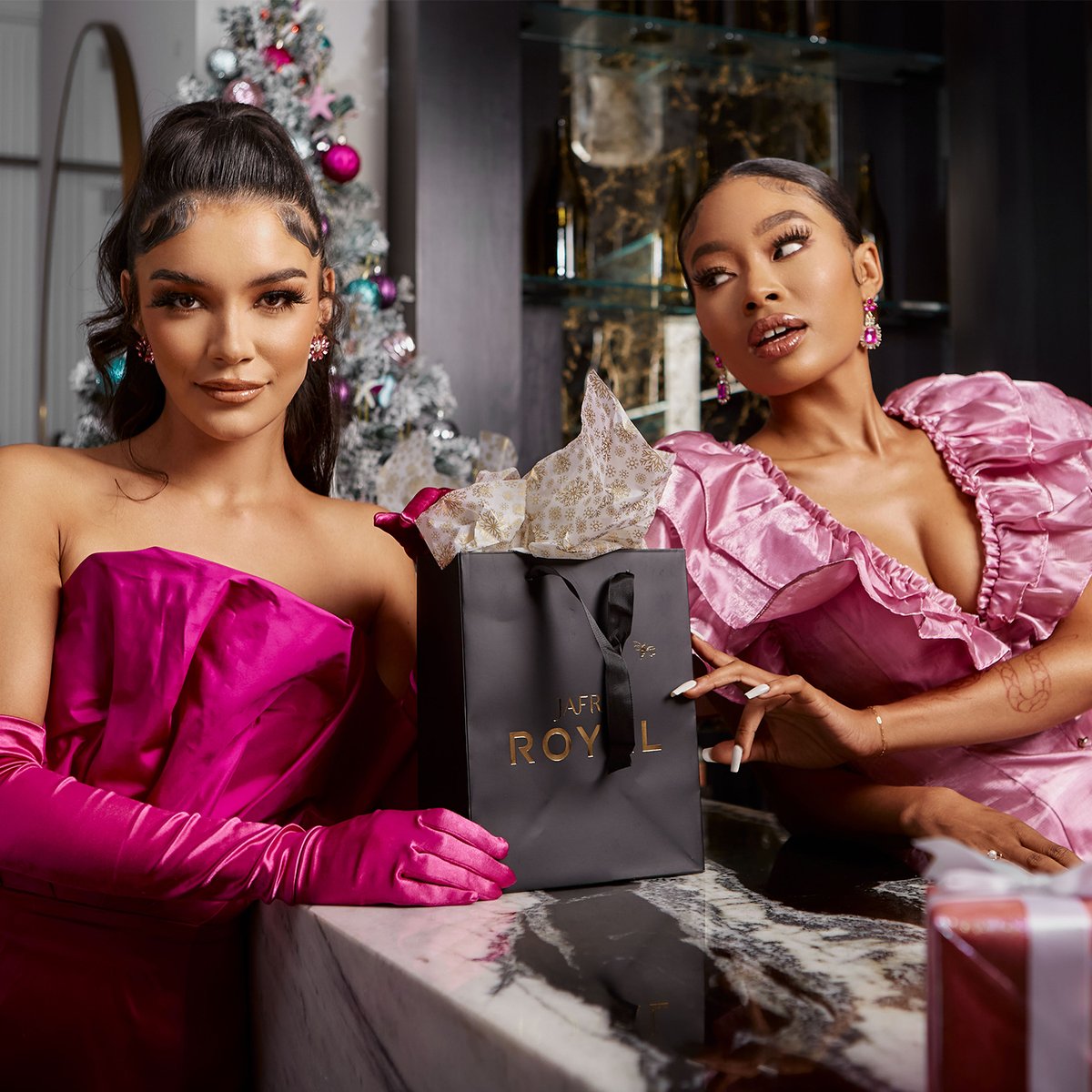 We're 10 days away from Christmas have you finished your Christmas shopping? Contact your JAFRA Beauty Consultant or place your order fast on JAFRA.com.