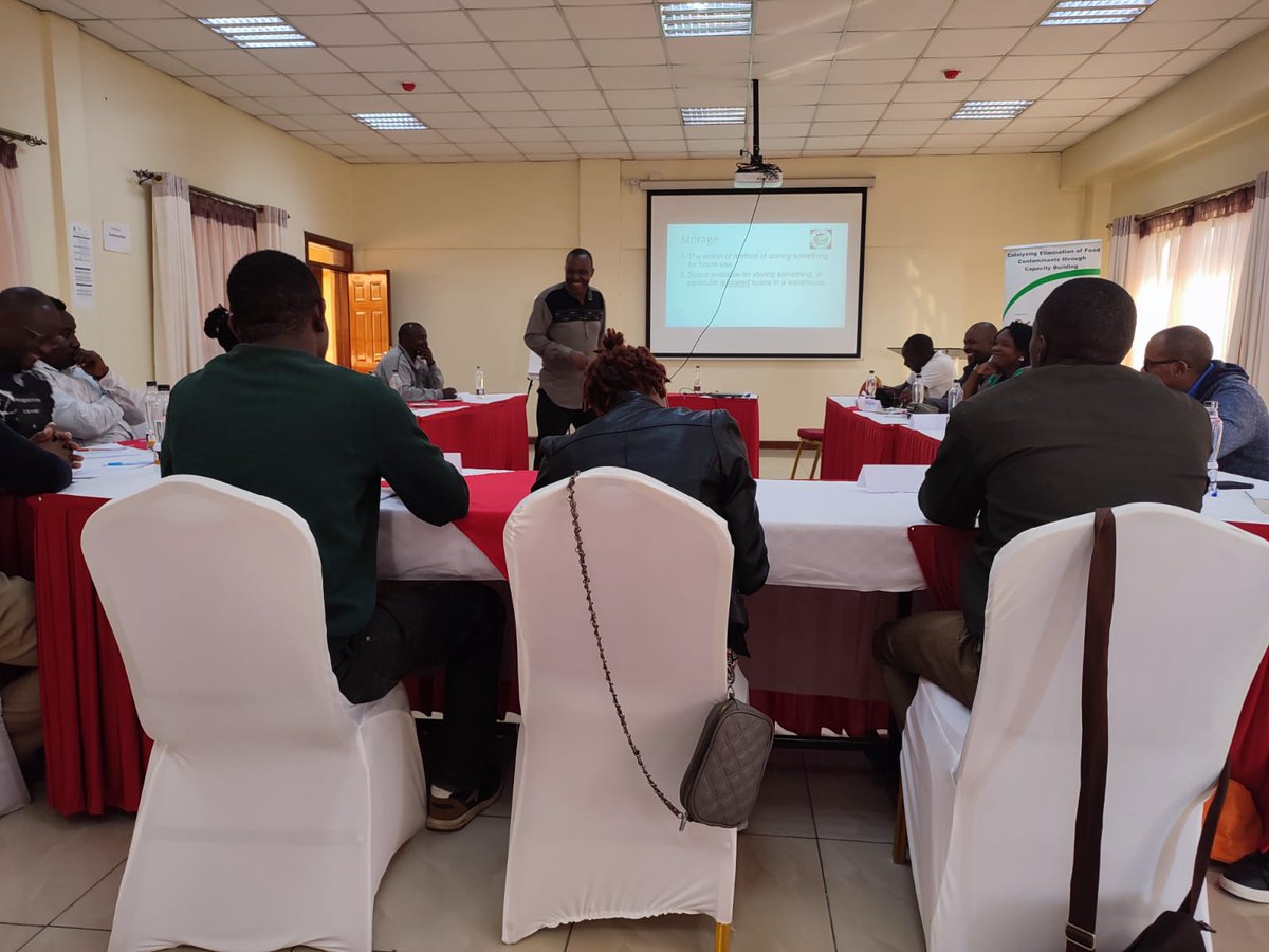 Storage facilities must be fit for purpose (dry store, chill, frozen, etc) and separate the types of food @Nakuru  #Day2, training on Storage Technologies &amp; Reverse Logistics for #SMEs ongoing. Supported by <a href="/giz_gmbh/">GIZ</a>  🇰🇪.#BusinessScoutsforDevelopment