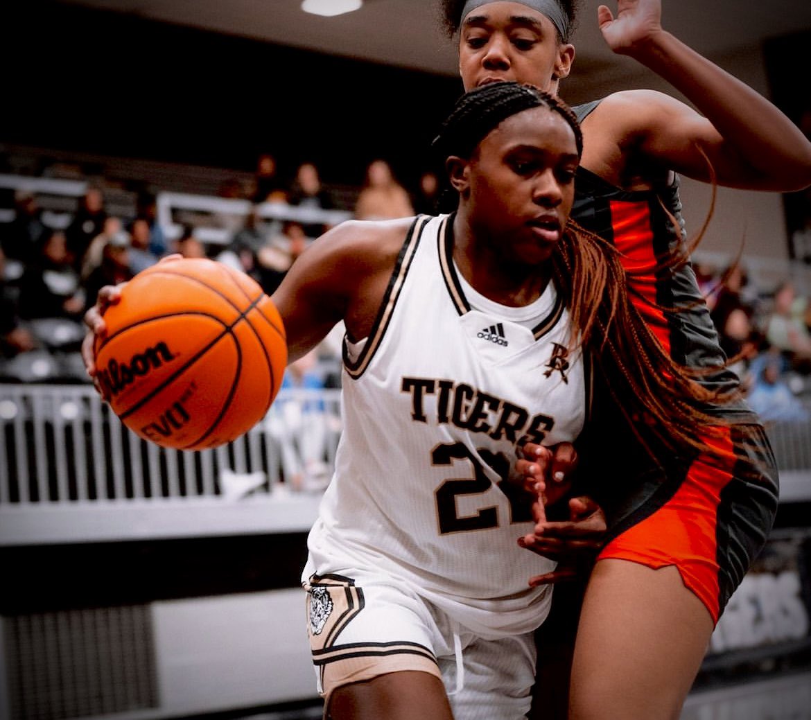 taneyahowardba1's tweet photo. Enjoyed the high energy game on Tuesday against BTW 👏🏾 came out with a great win 
 1️⃣4️⃣ rebounds 
 7️⃣ points 
back at it tomorrow!! https://t.co/BOgELrSOYW