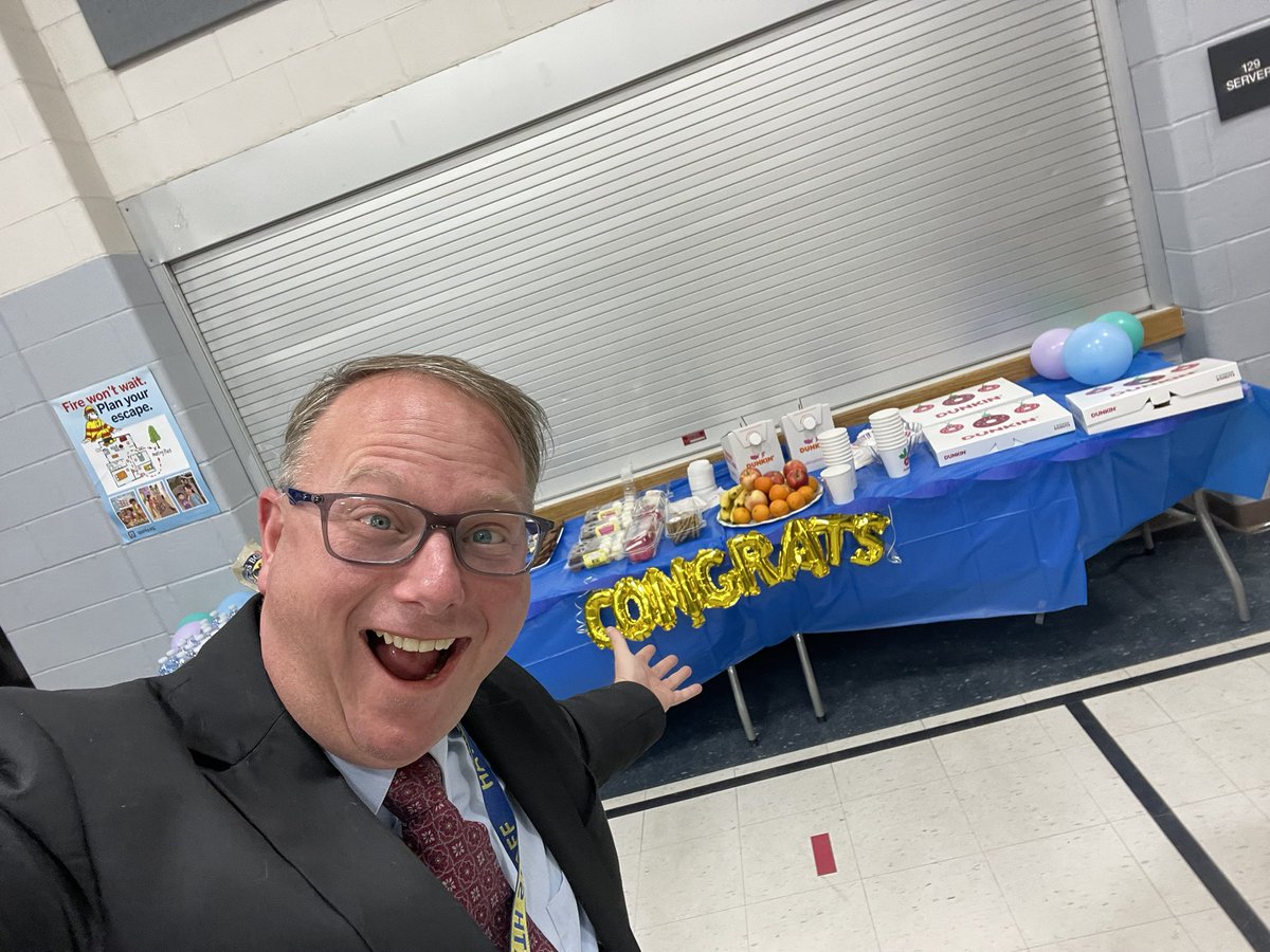 TheLearningLead's tweet photo. So grateful to my amazing faculty in Haworth. It was awesome walking into my final faculty meeting being greeted by cheers and love. https://t.co/RAF7eOt32t