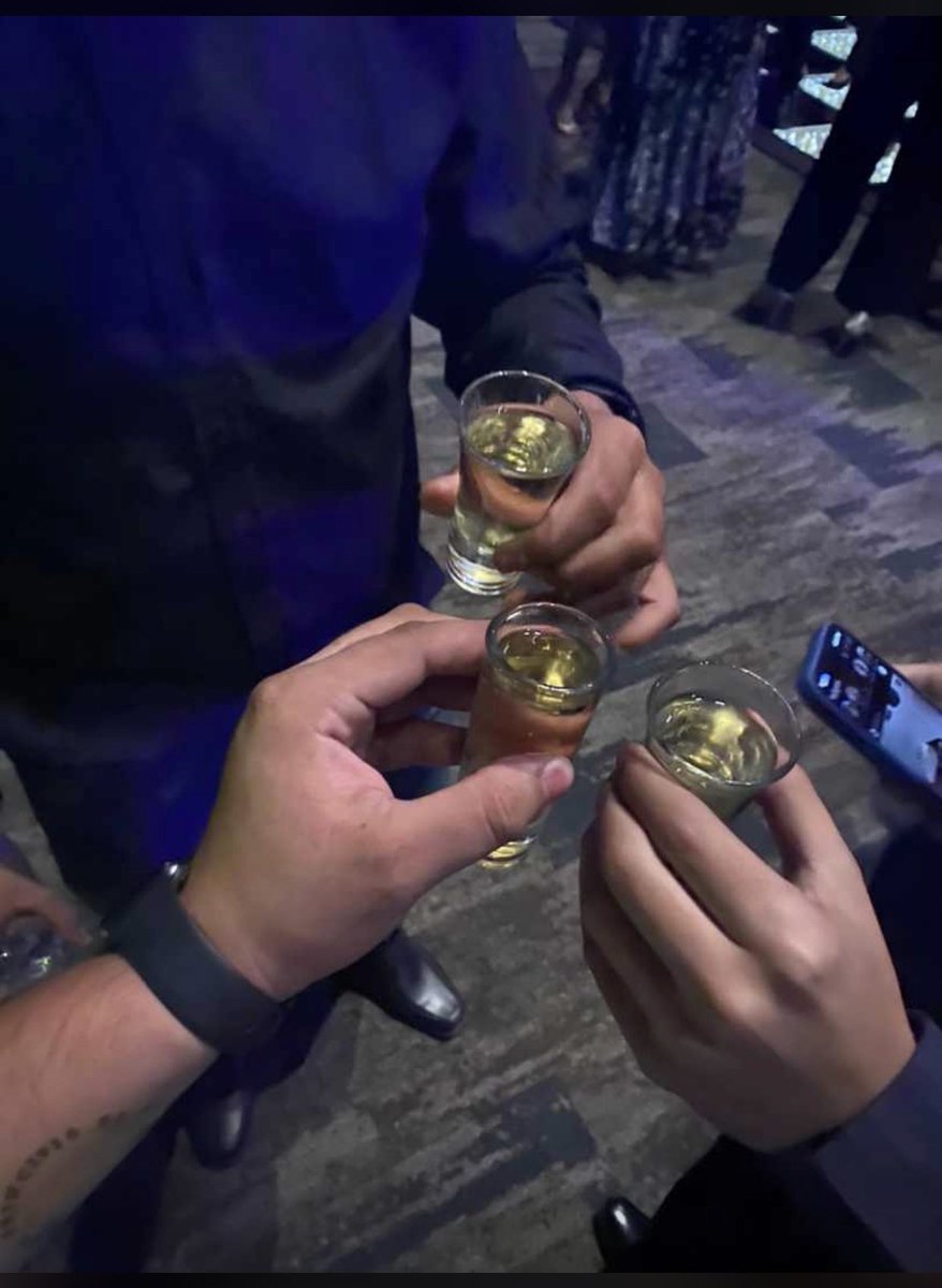 alex_chocho23's tweet photo. Jajajajajaja q buena posada , #terminamal #miedo 🥳 https://t.co/yOVsAFmp2i