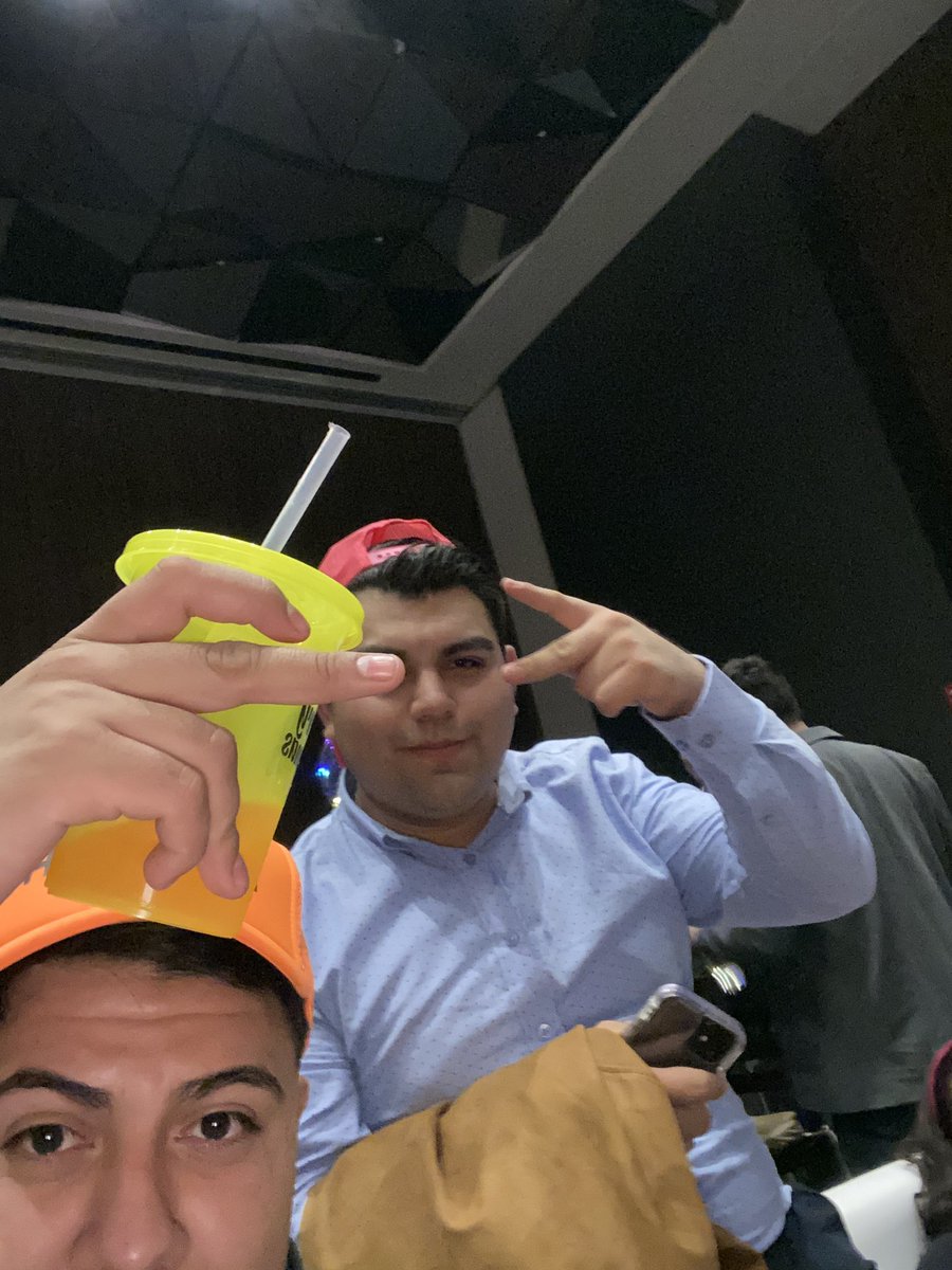 alex_chocho23's tweet photo. Jajajajajaja q buena posada , #terminamal #miedo 🥳 https://t.co/yOVsAFmp2i