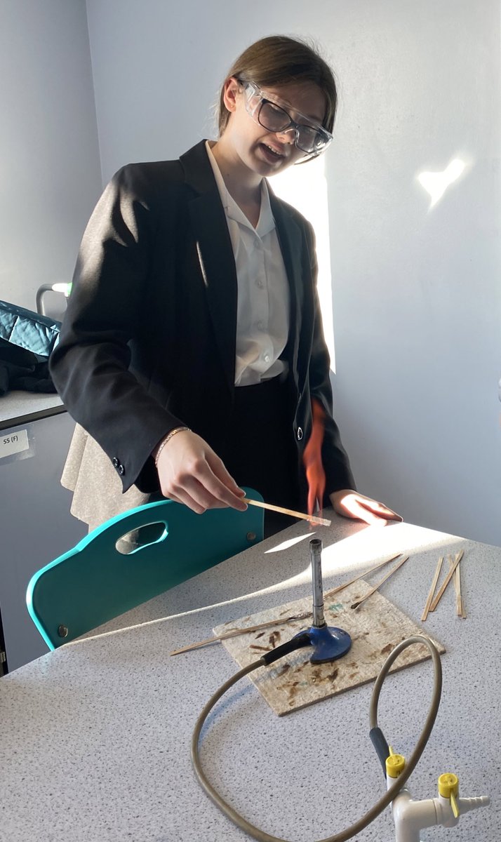 DBA6thForm's tweet image. Our future A Level Chemistry students experimenting with new chemicals #TeamDBA