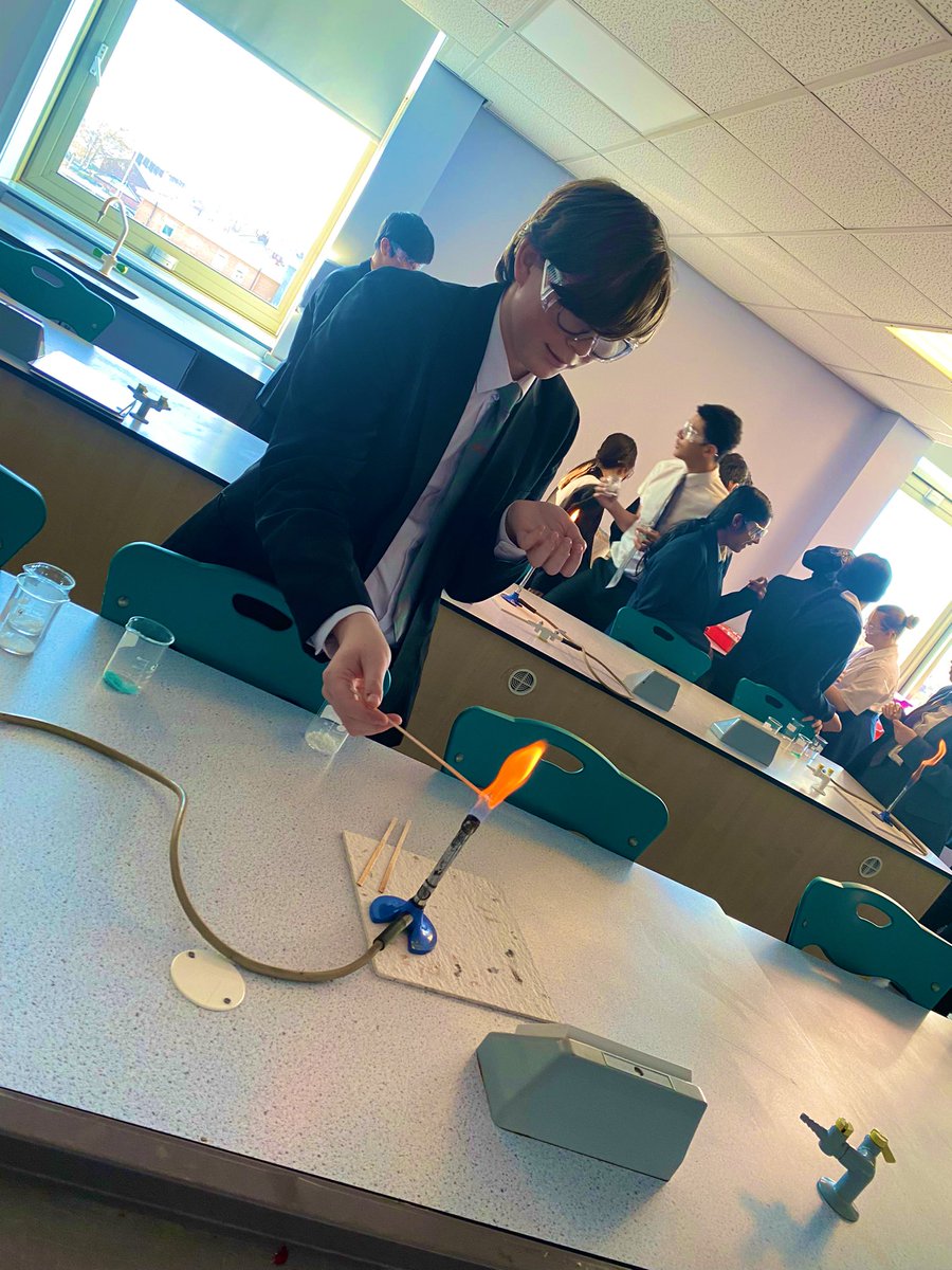 DBA6thForm's tweet image. Our future A Level Chemistry students experimenting with new chemicals #TeamDBA