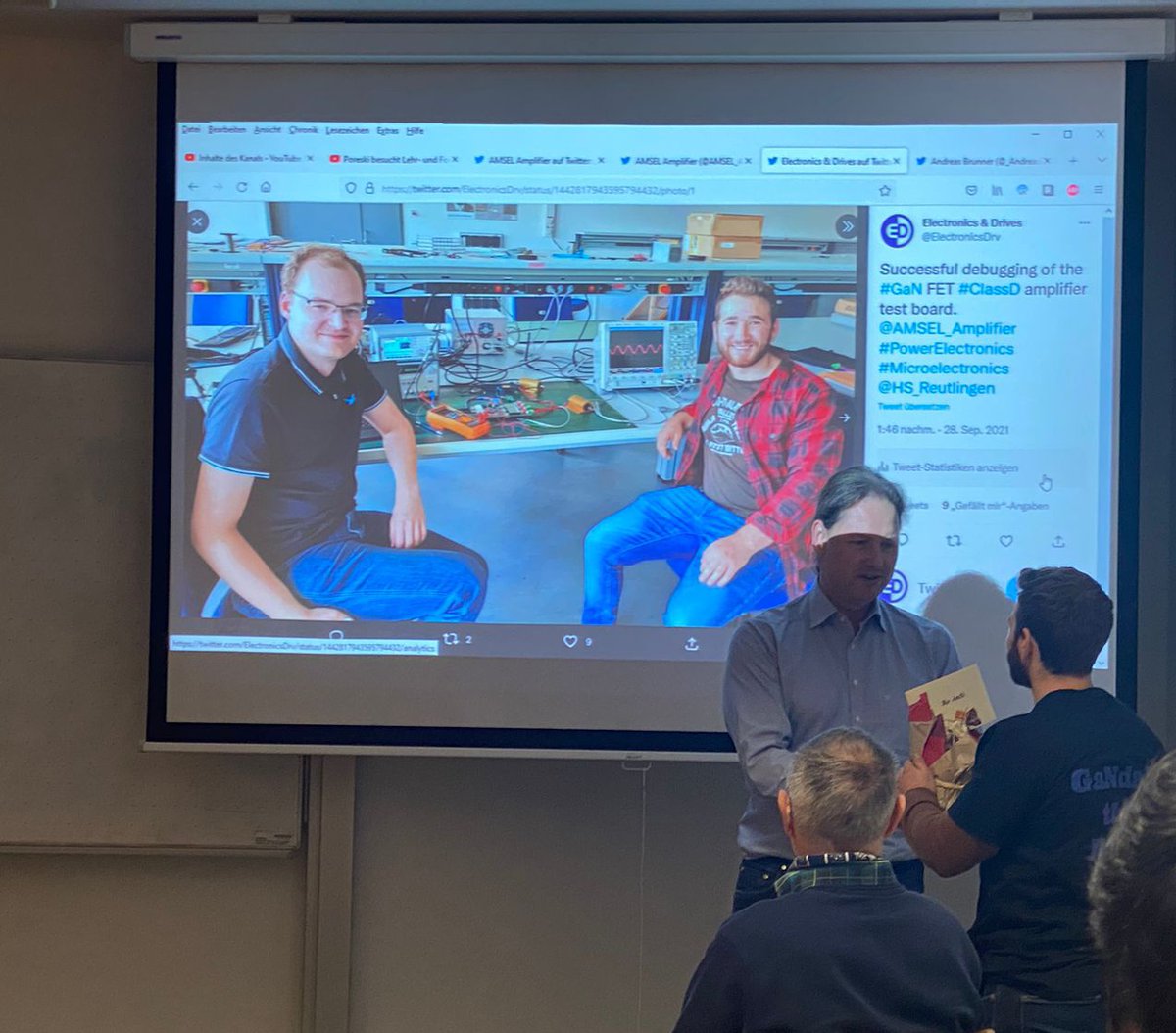 Incredibly great <a href="/ElectronicsDrv/">E&D @ElectronicsAndDrives@mastodon.social</a> team, thank you for the discussions and talks, for the tinkering in the lab, the gifts and much more....
On the Tshirt: #GaN|dalf the Blue