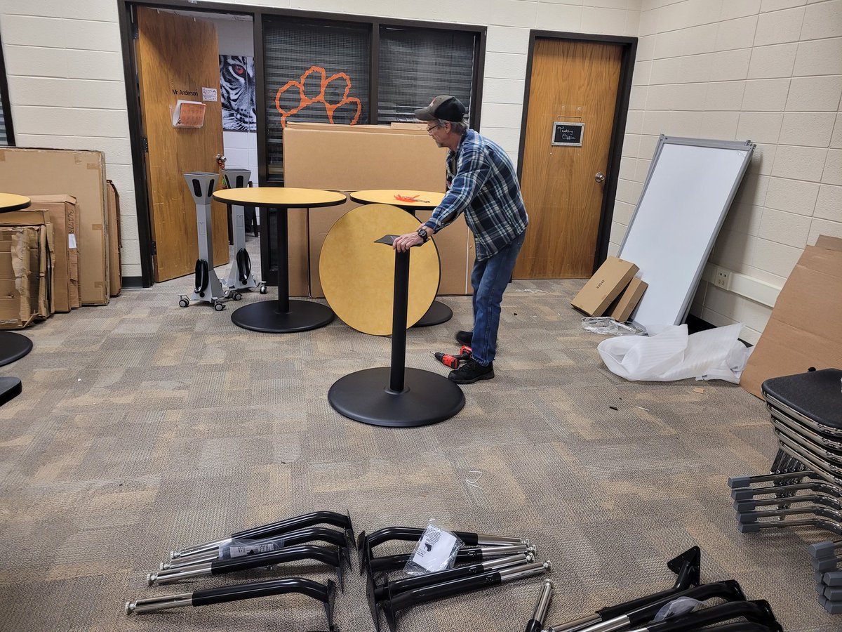 DCSDTL's tweet photo. The @DavieCountySch middle school media centers are getting a new look this week. Super excited for staff and students to be able to use these new spaces. Thanks to the @ncdpiDTL IMPACT grant for making this all possible. #experiencedavie #blendedlearning #lotsofboxes https://t.co/enrci9NAAS