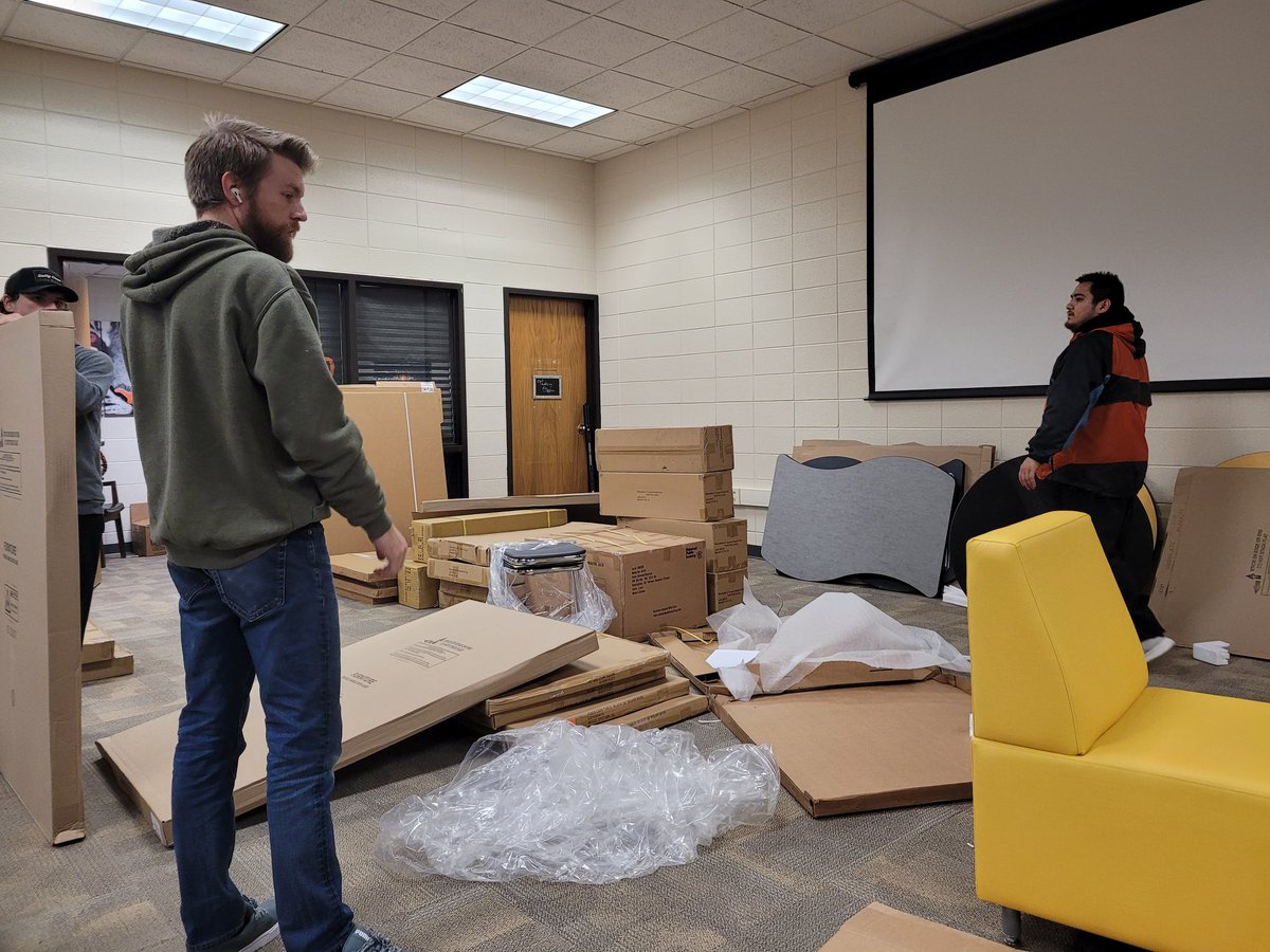 DCSDTL's tweet photo. The @DavieCountySch middle school media centers are getting a new look this week. Super excited for staff and students to be able to use these new spaces. Thanks to the @ncdpiDTL IMPACT grant for making this all possible. #experiencedavie #blendedlearning #lotsofboxes https://t.co/enrci9NAAS
