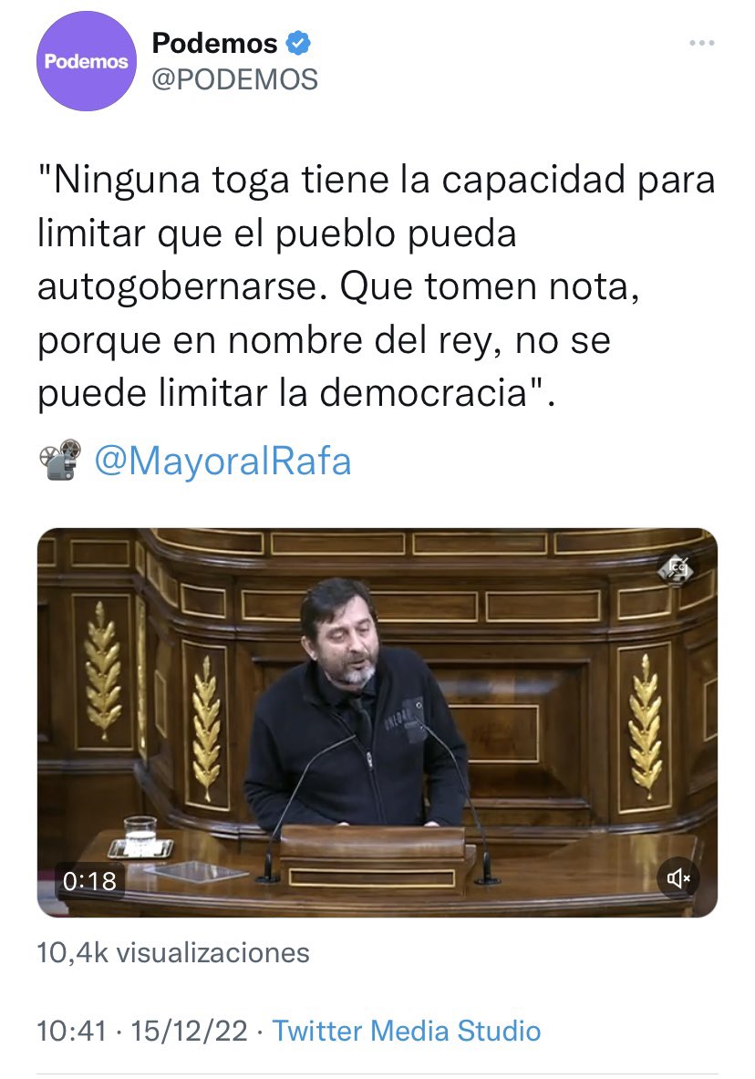 Esto es lo que está en juego (y van de frente, lo que es de agradecer): 
Una democracia liberal, con rigurosos contrapesos y procedimientos garantistas -con sus deficiencias a mejorar-, frente a esta otra cosa populista que apela al pueblo ¡el Pueblo soy yo! Y sabemos como acaba.