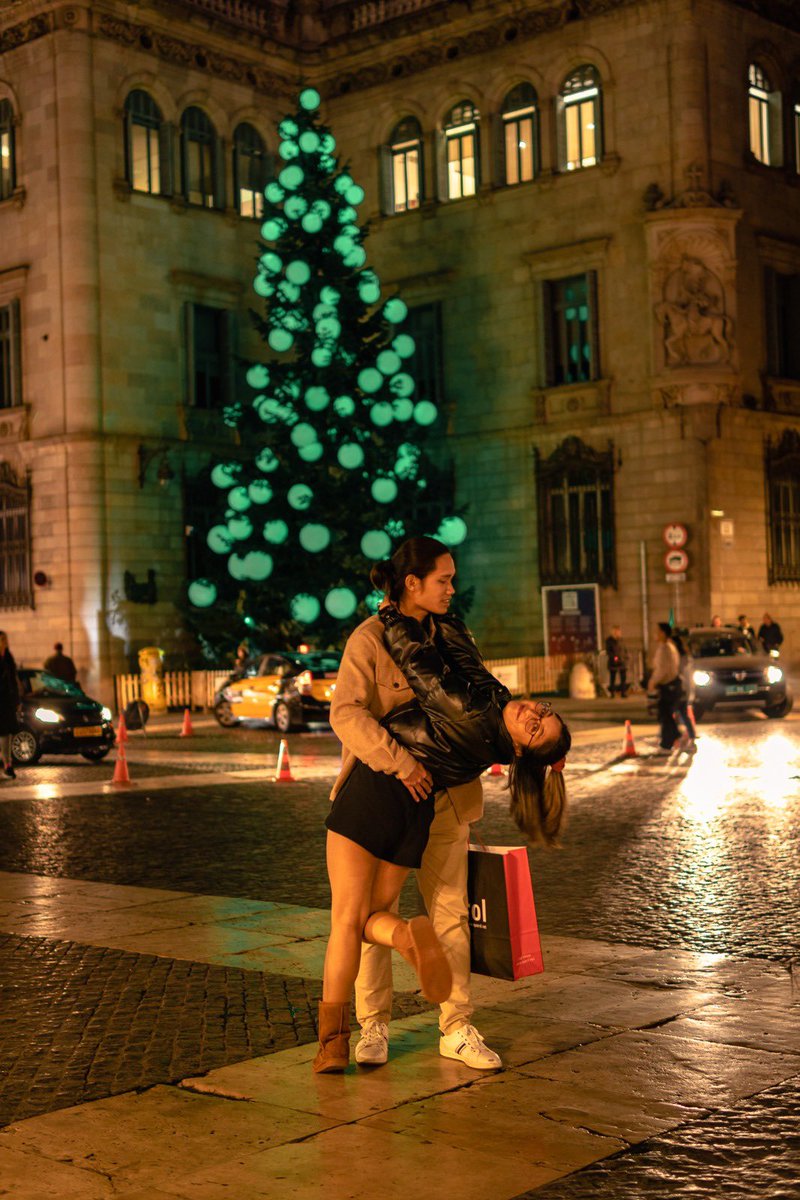 vajainaaa's tweet photo. Am I clingy? Yes I am. #wheninSpain https://t.co/NMurrqdbdj