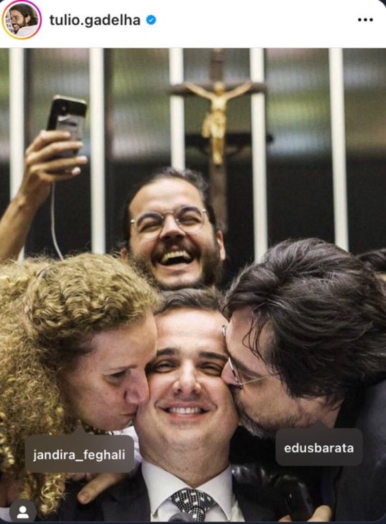genlicos's tweet photo. Alguém explica? https://t.co/2QxugmzBGT