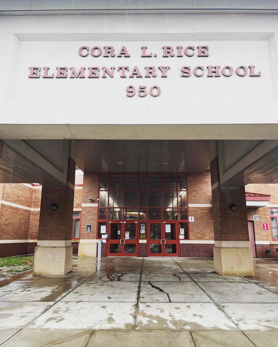 thewill2winfou1's tweet photo. To serve and be of service to others is what Ms. Hibbs does for the Cora Rice Community @ChelleHibbs #dare to believe again https://t.co/kTGqdWwvqt