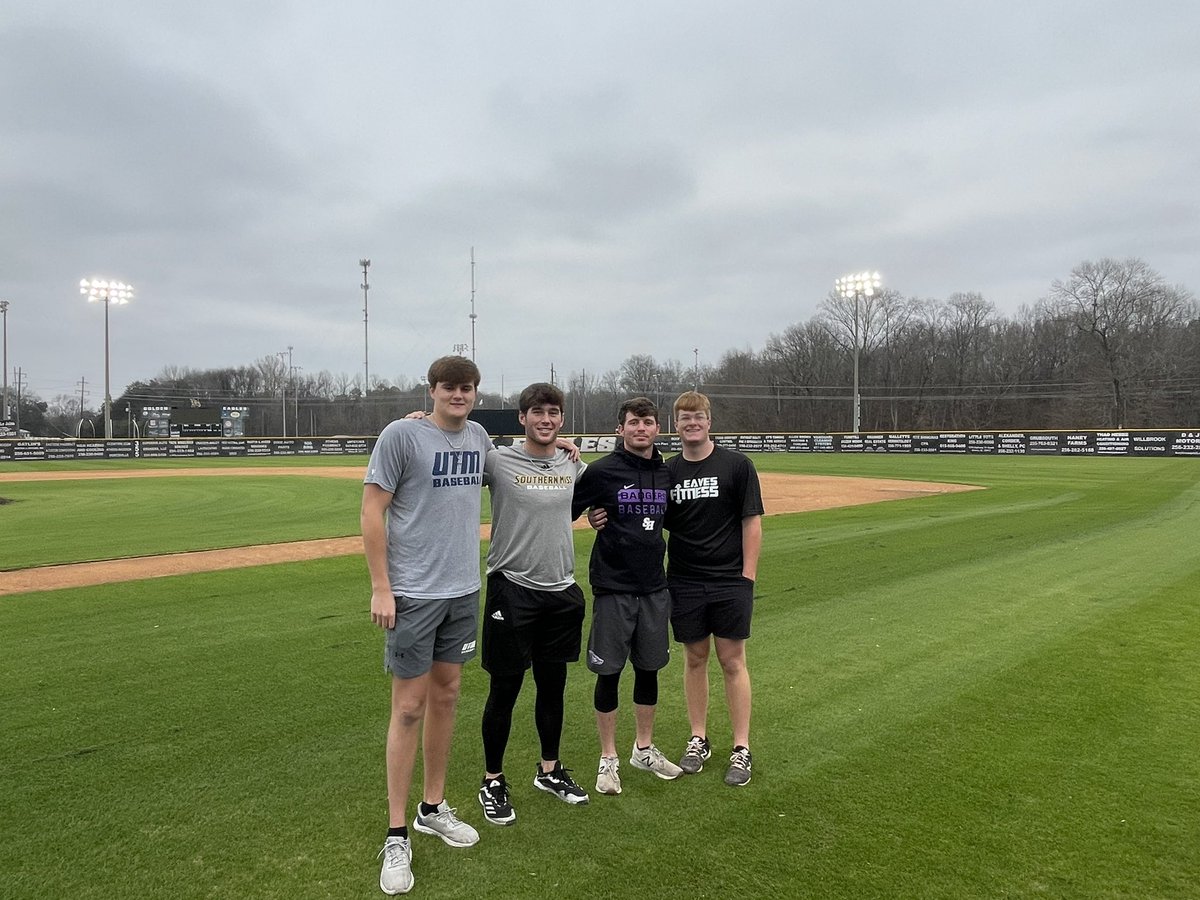 AHSBASEBALL_1's tweet photo. Always good to have alumni back in town getting work in!! @SouthernMissBSB @BevillBaseball @UTMBase @SHC_Baseball @AthensALSchools https://t.co/xhsQUwbmEf
