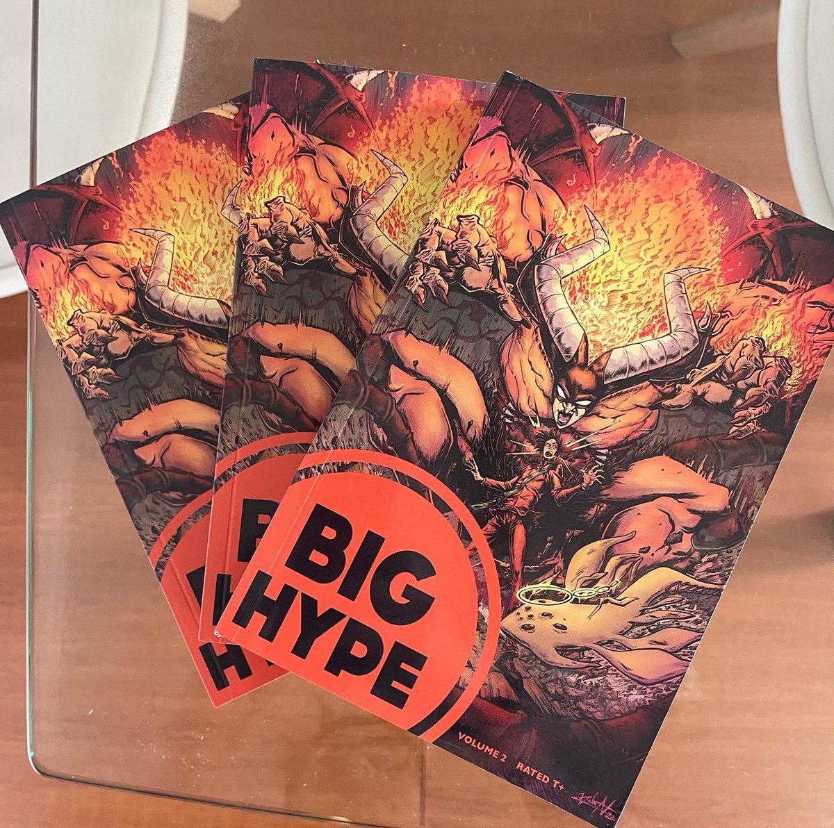NandoPintoArt's tweet photo. Hey! Just got my copies of #ProjectHype Vol 2, featuring the story “3 pills”, which I wrote, drew, and lettered.
Thank you so much @DougaWood1 for inviting me to play, and for sending these over! #makecomics #indie #jueves https://t.co/T5IPGVoUUs