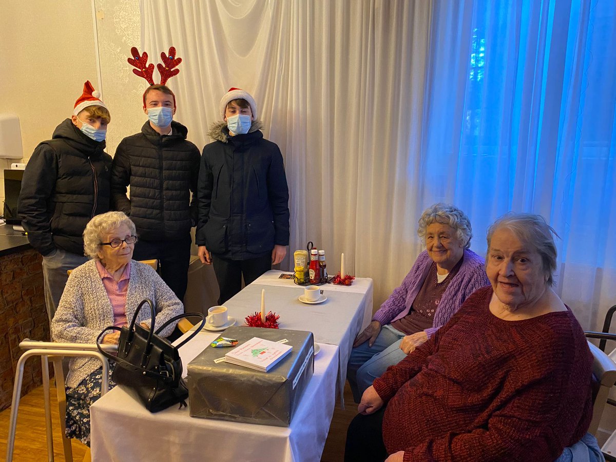 Toffees1971's tweet photo. Today our sixth formers delivered hampers and cards to POWCH and residents at our local care homes to wish them a Merry Christmas. #care #community #POWCH https://t.co/jr04D4zepb