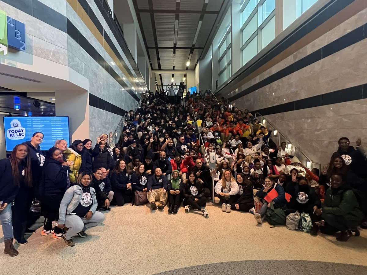 TheNewMS53's tweet photo. Our students had a blast spending the day learning at the Liberty Science Center!🚌🔭🧬 @LibertySciCtr https://t.co/kqJStG94KY