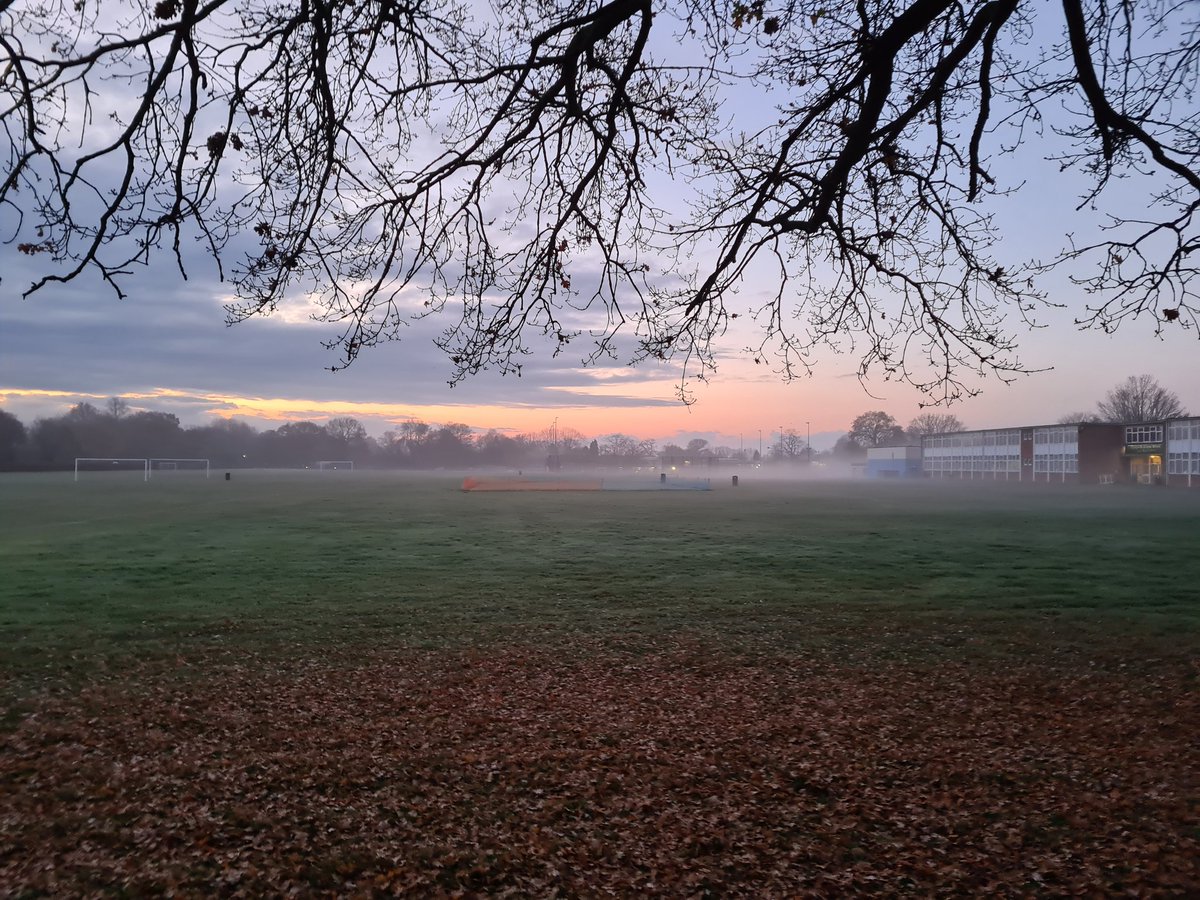 MrDewar2's tweet photo. You have to admit the school looks beautiful in this winter weather... this was 7:30 this morning! https://t.co/zwHm85y005