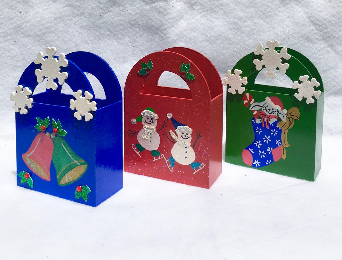 ipaintitpretty's tweet photo. https://t.co/AKhTM4c0PP #giftboxes #christmasboxes #hoidayboxes #TMTinsta #reusableboxes #paintedboxes #smallgiftboxes https://t.co/hFttwlfUa5