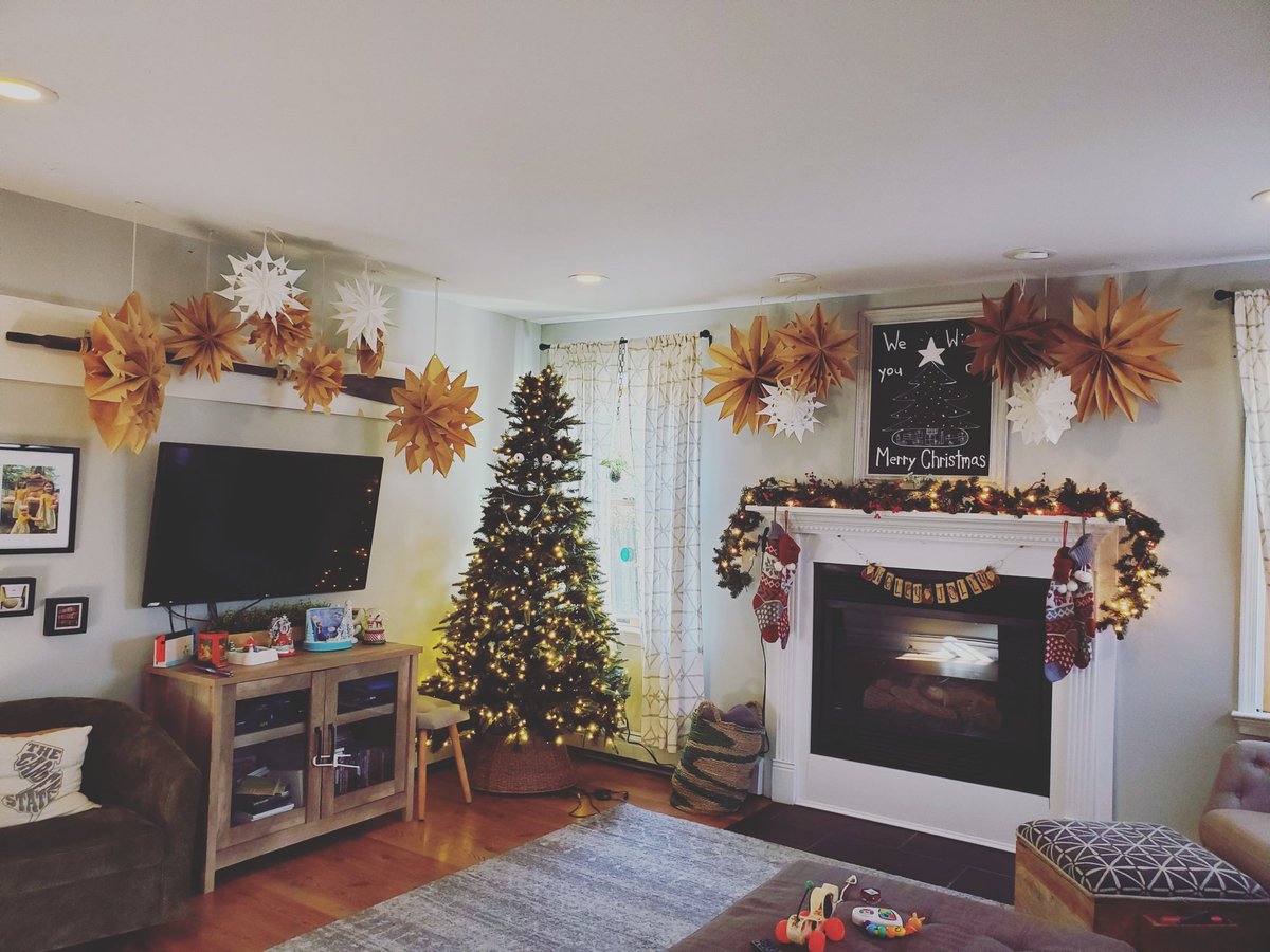 Meganlee29's tweet photo. @Kateywrites I put them up in my house too! https://t.co/jww04tFoRa