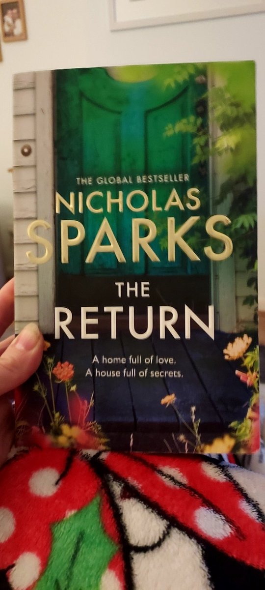 royal4ever07's tweet photo. Book 85 ✅️ Finally finished this one. Started it early November but what with going away, being ill, mum breaking her foot, along with everything else I've been in abit of a reading funk! But its finally done! 📚📖 #books #bookworm #2022reading #beatthebacklog #BookTwitter https://t.co/xhuF8sPsJ0
