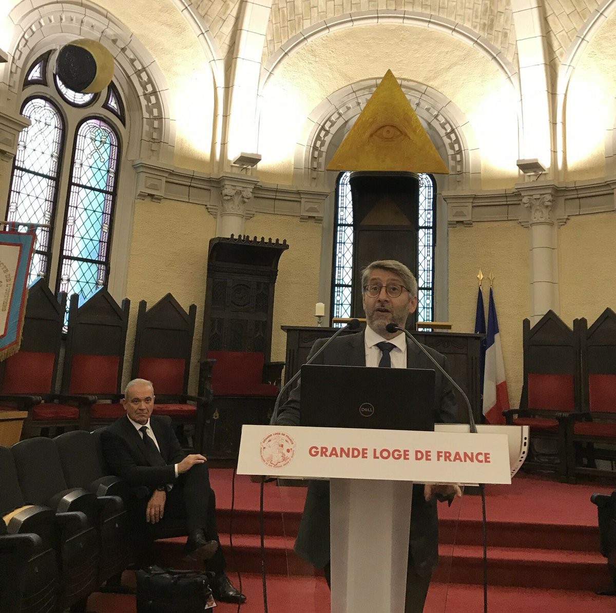 Le 1er septembre dernier, le grand rabbin de France Haïm Korsia donnait une conférence pour le collège maçonnique rue Puteaux à Paris.
Rappel : il n'y a aucune connexion entre judaïsme et franc-maçonnerie. 🙈