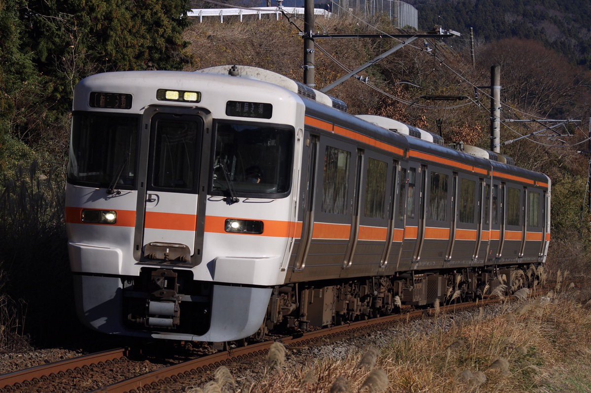 pictrain's tweet photo. おはようございます。

#運行情報 
山形新幹線：『運転再開見込』 山形新幹線は、大雪の影響で、山形〜新庄駅間の上下線で運転を見合わせています。運転再開は７時００分頃の見込み。

#新幹線
#おはようトレイン 
#フォロバ100
#電車
#鉄道 https://t.co/EBxduLPByz