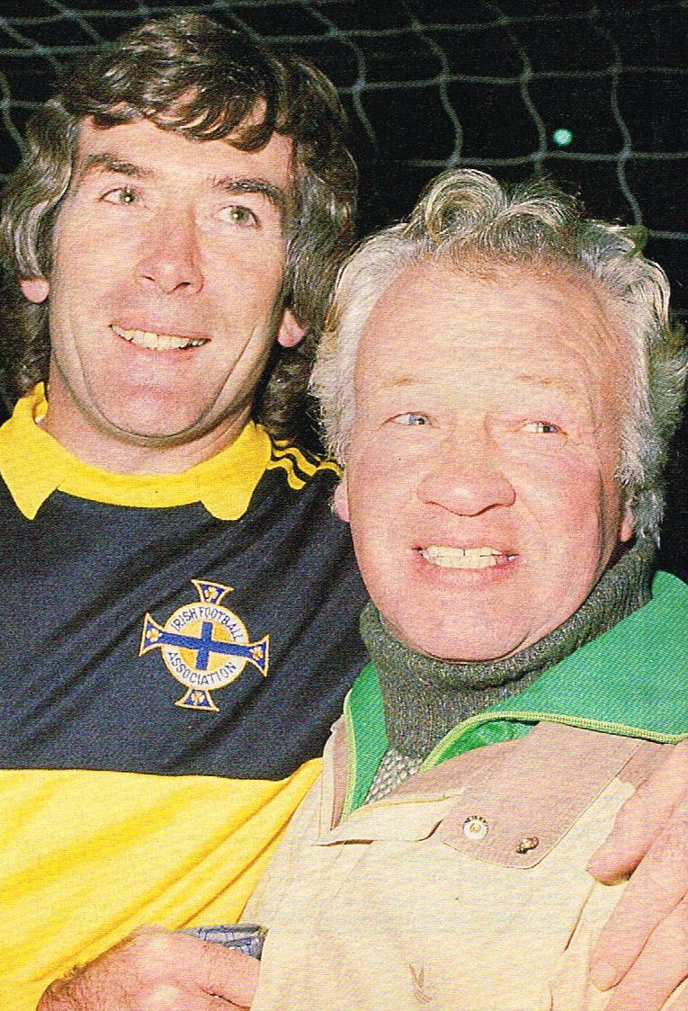 ScotsFootyCards's tweet photo. #PatJennings & #BillyBingham #NorthernIreland #Match 1989-10-21 https://t.co/OlYM5Dtv5v