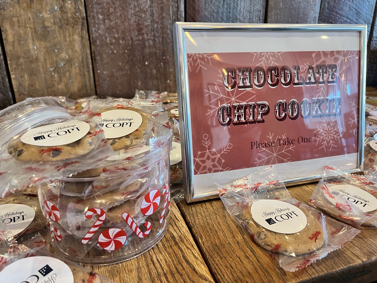 This past Friday COPT closed out the 2022 year in good ol' holiday fashion. Employees all across the DMV area came out to Bushel and a Peck to celebrate together the holidays + our accomplishments in 2022! ☃️☺️