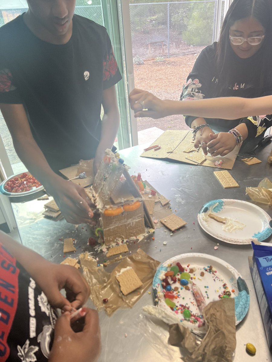 BostoniaGlobal's tweet photo. 2nd annual gingerbread house contest was a hit! Ss LOBOS design & collaborate. Thanks to our amazing team helping Ss showcase strengths. @cajonvalleyusd
@travislee_cvusd
@juliacruzf
@boslangacademy
#youbelongcv
#alwaysalobo
#lobosinvestigate
#becurious
#cvwow https://t.co/OoaeYNgquB