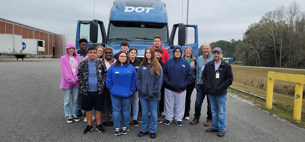 DriveForDTI's tweet photo. Wayne County students stopped by Dot Foods Georgia for a behind the scenes tour of the distribution center and a closeup look at one of our trucks. We loved having you and stop by any time!
#DriveForDTI https://t.co/vCzwfWPbjj