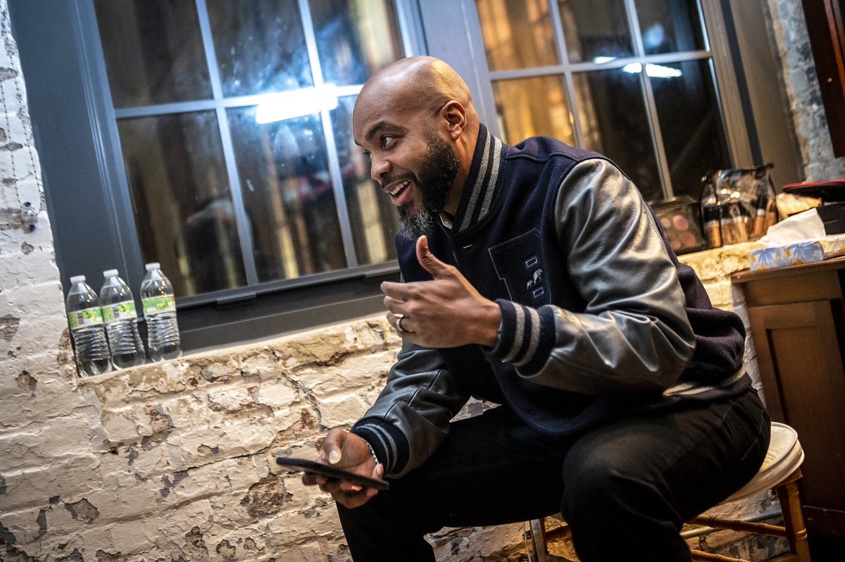 intoamericapod's tweet photo. This week we opened up the mailbag. @trymainelee and exec producer @Eye_E_Sha went through listener questions, favorite (and controversial) episodes, how Trymaine keeps his beard looking right, and much more.

Get Into Our Mailbag now 🔊🎧 https://t.co/u4PE2omKPS https://t.co/sCwp5zHZP6