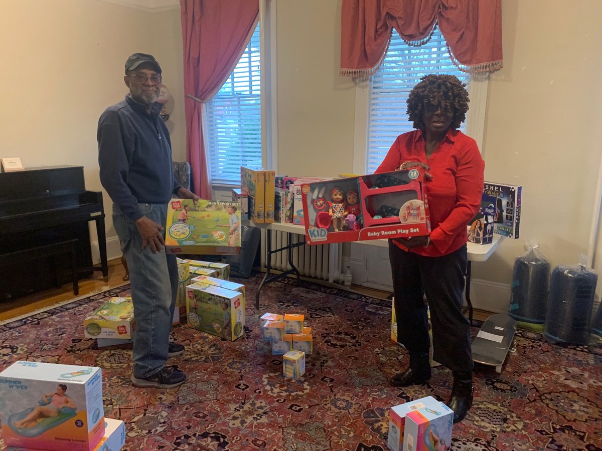 NewsomeHouse's tweet photo. Meet the Christmas Angel at the Newsome House!
Saturday 12-3pm
Performance by Steve & Company
Toys for children up to 15yo
Silent Auction
Sponsors: The Newsome House Foundation & Apostle Joyce Tasby, Consultant & Projects, Tidewater Coalition Foundation
#NewsomeHouse #NNVA https://t.co/iU7fG0mZxe