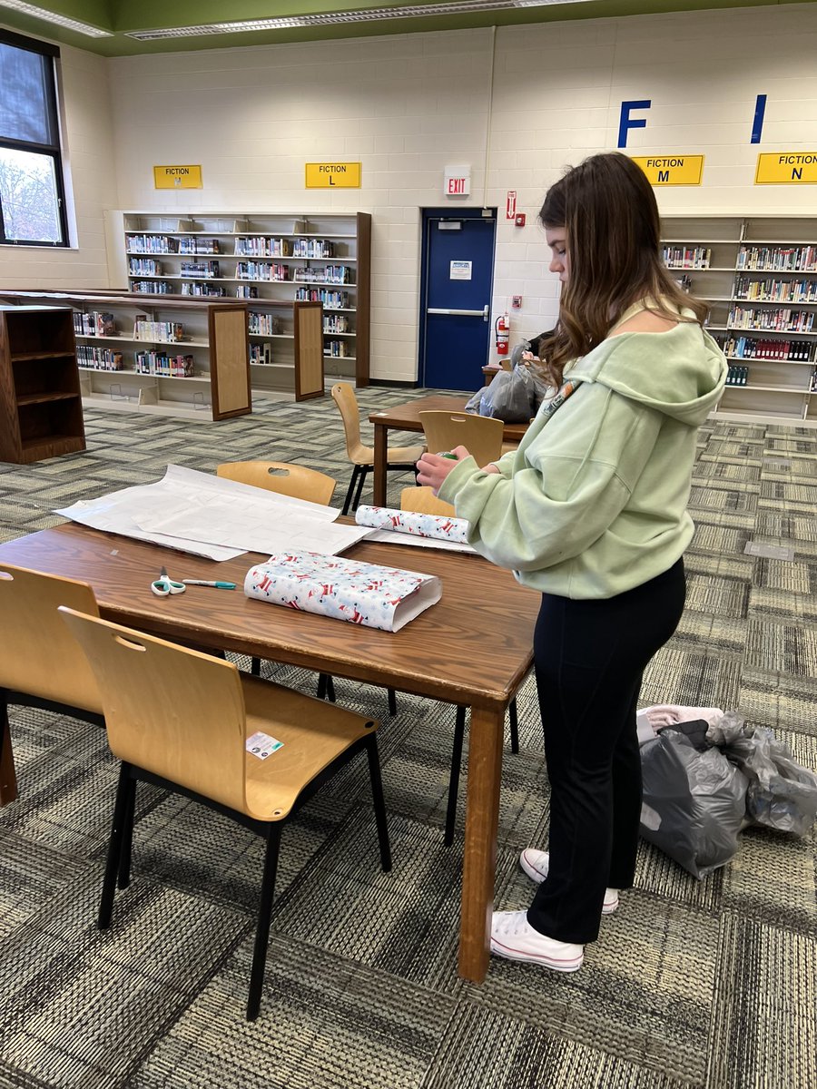 NJHS annual Angel Tree gift shopping and wrapping day to support families in our Wilson community! Such a wonderful day spent giving back 🎄💙