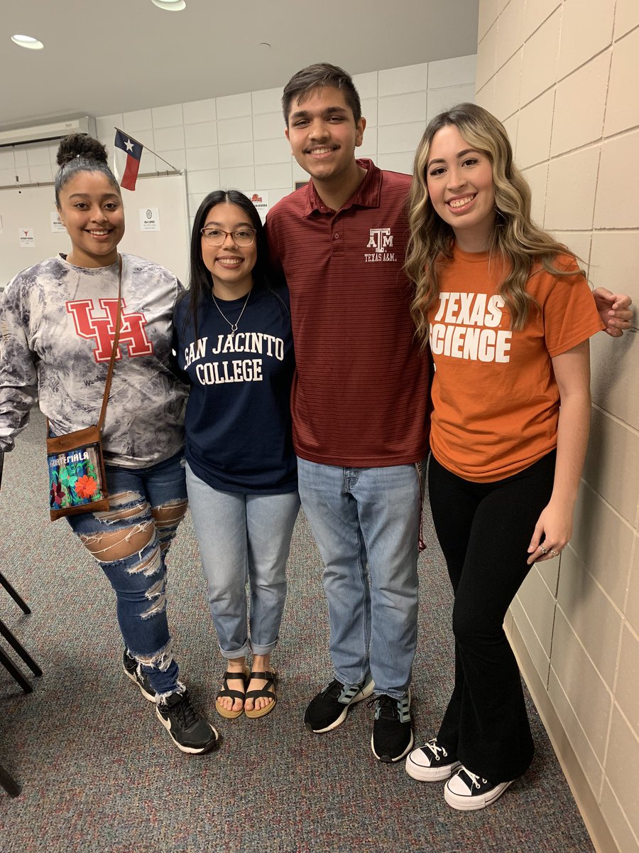 It was so good to see some of our Sam Rayburn BPA alumni sharing their college experiences with our high school students today at the Alumni College Panel! We are so proud of you!! <a href="/SamRayburn_HS/">Sam Rayburn High School</a> <a href="/PISDCareerTech/">PISD Career and Tech</a> <a href="/geri_xov/">Geri</a> <a href="/isaaa_z/">isa</a> @Devm2022 <a href="/rodzgalileaa/">gali ʚїɞ</a>