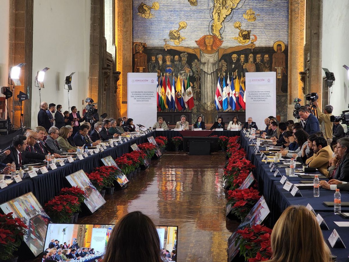 JCFloresMiramon's tweet photo. LVI Reunión Nacional Plenaria Ordinaria del Consejo Nacional de Autoridades Educativas (CONAEDU), encabezada por la maestra @Letamaya, titular de la @SEP_mx.
Estamos analizando los avances y desafíos ante el nuevo Marco Curricular para su articulación con #Recrea. https://t.co/CdbUIu9uZH
