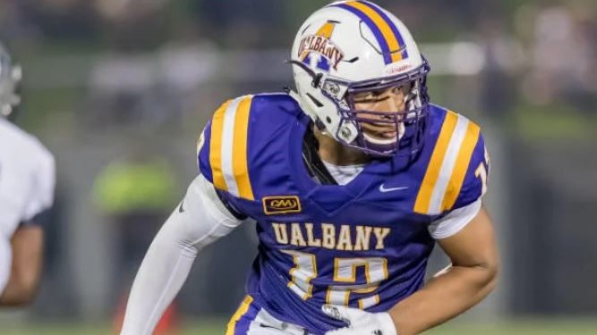 TRANSACTIONS | The Elks have signed 🇨🇦 Elijah Rose-Watson (OL) and 🇺🇸 Eli Mencer (LB). 

DETAILS | goelks.com/2022/12/15/tra…

#GoElks #CFL